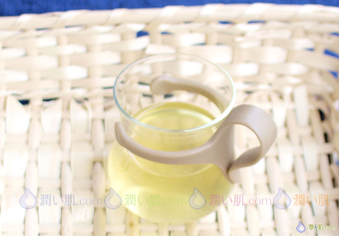 緑茶の化粧水の作り方1 緑茶100mlを冷ます